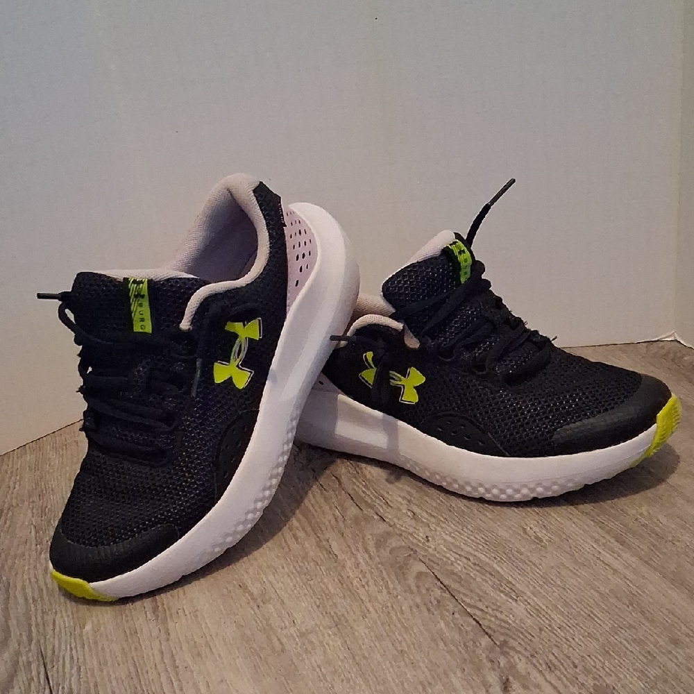 Under Armour Kids' Black and Neon Green Sneakers